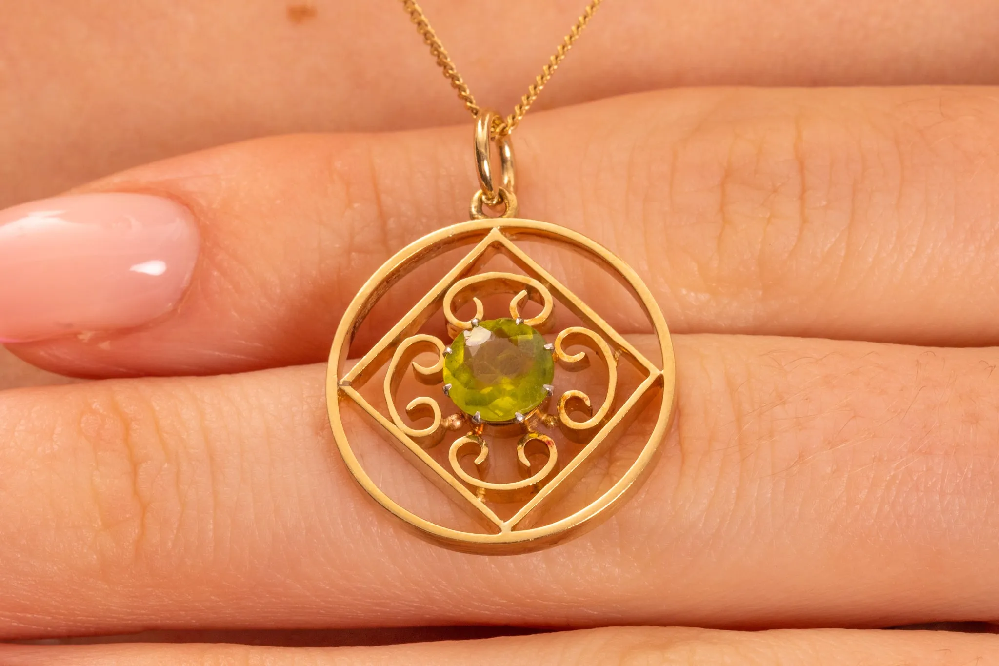 9ct Gold Peridot Pendant