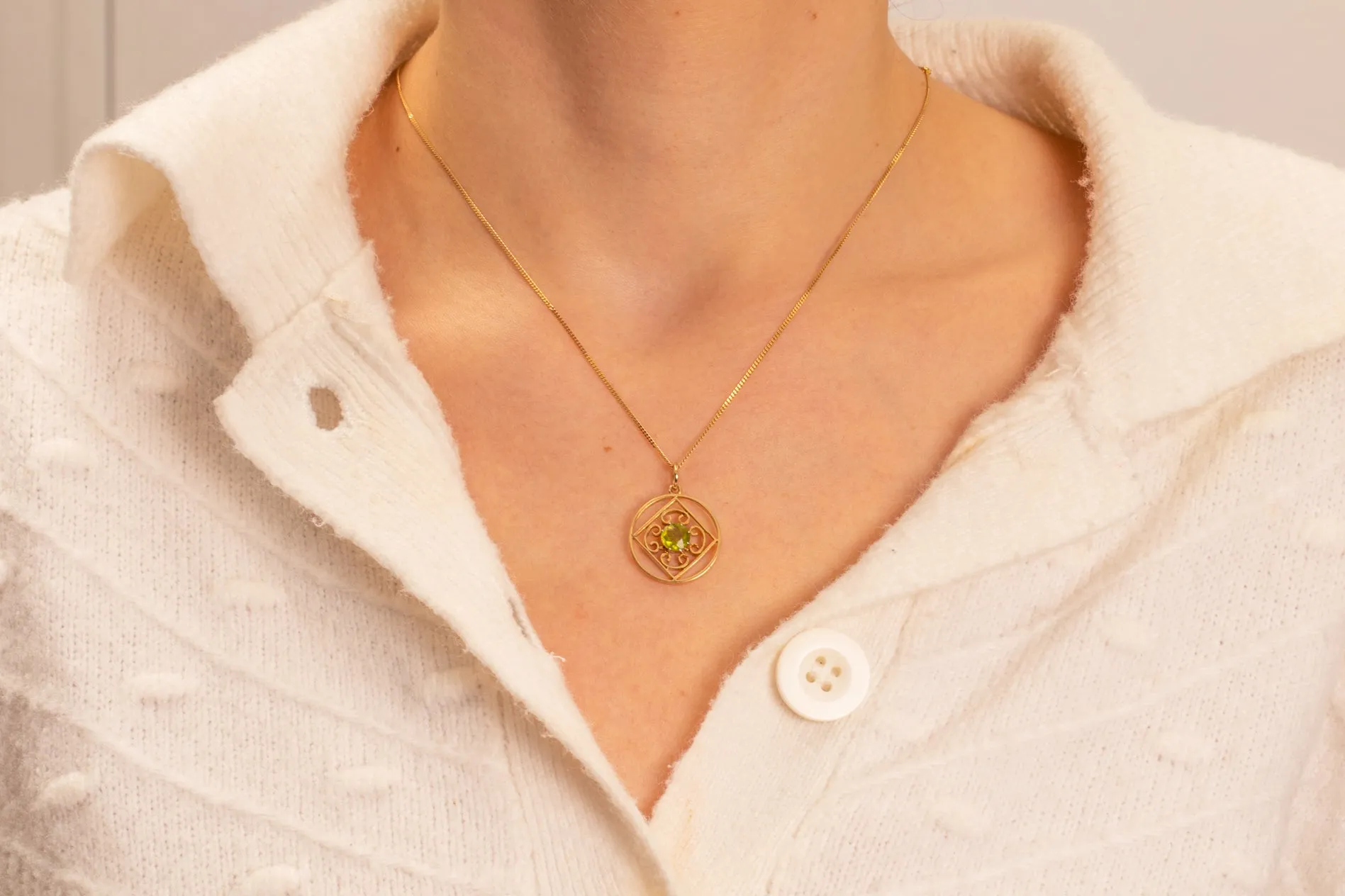 9ct Gold Peridot Pendant