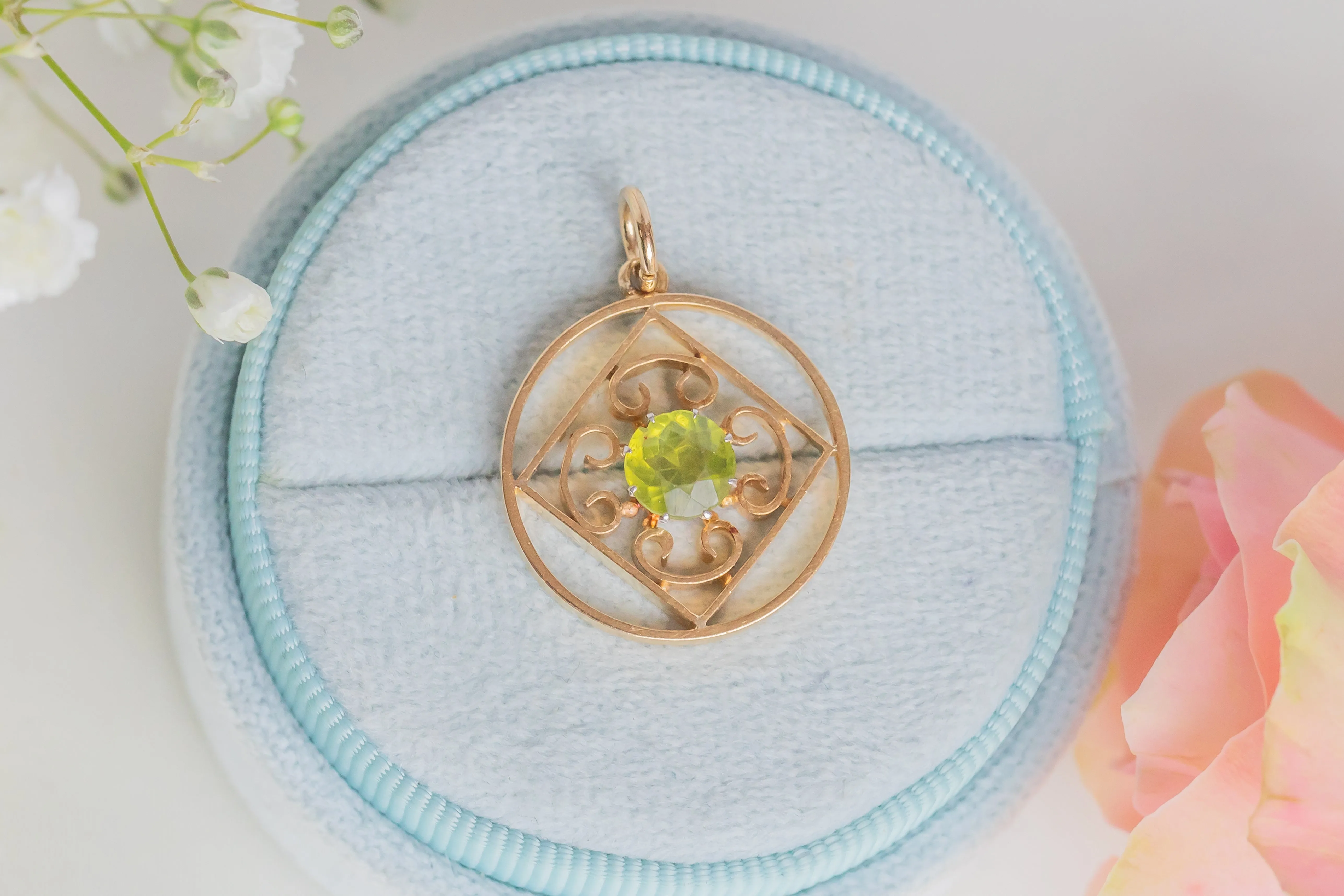 9ct Gold Peridot Pendant