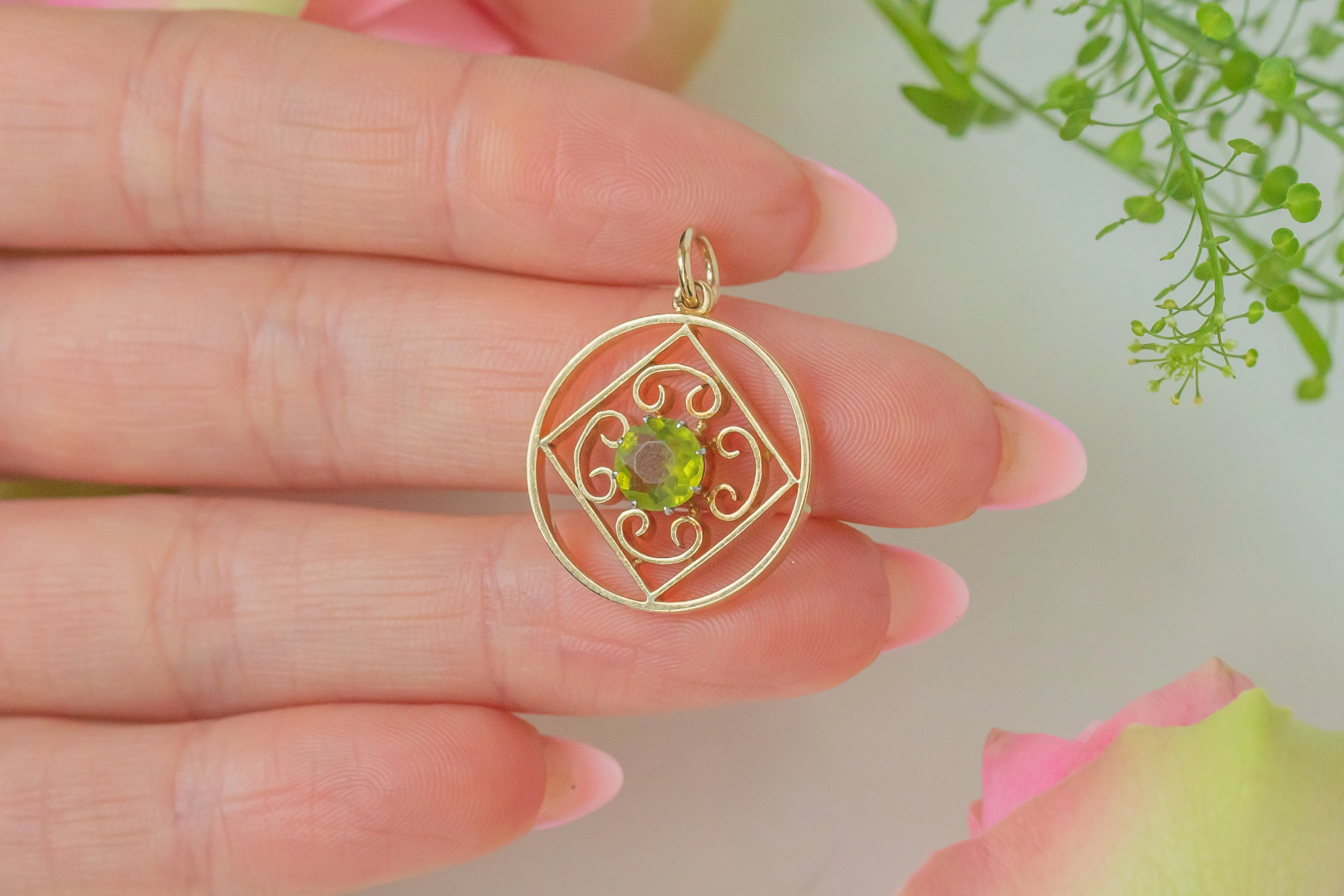 9ct Gold Peridot Pendant