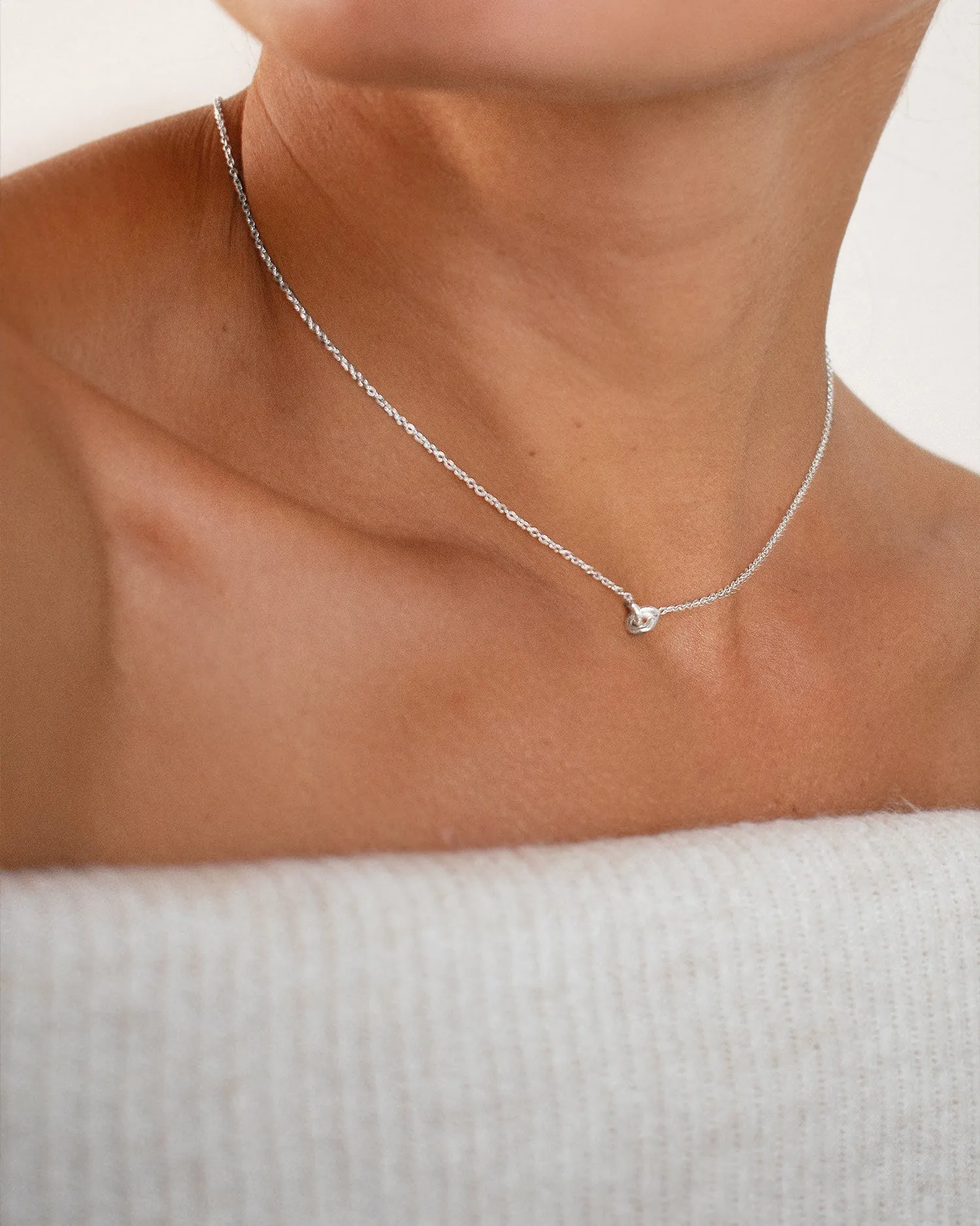 Le Knot drop necklace silver