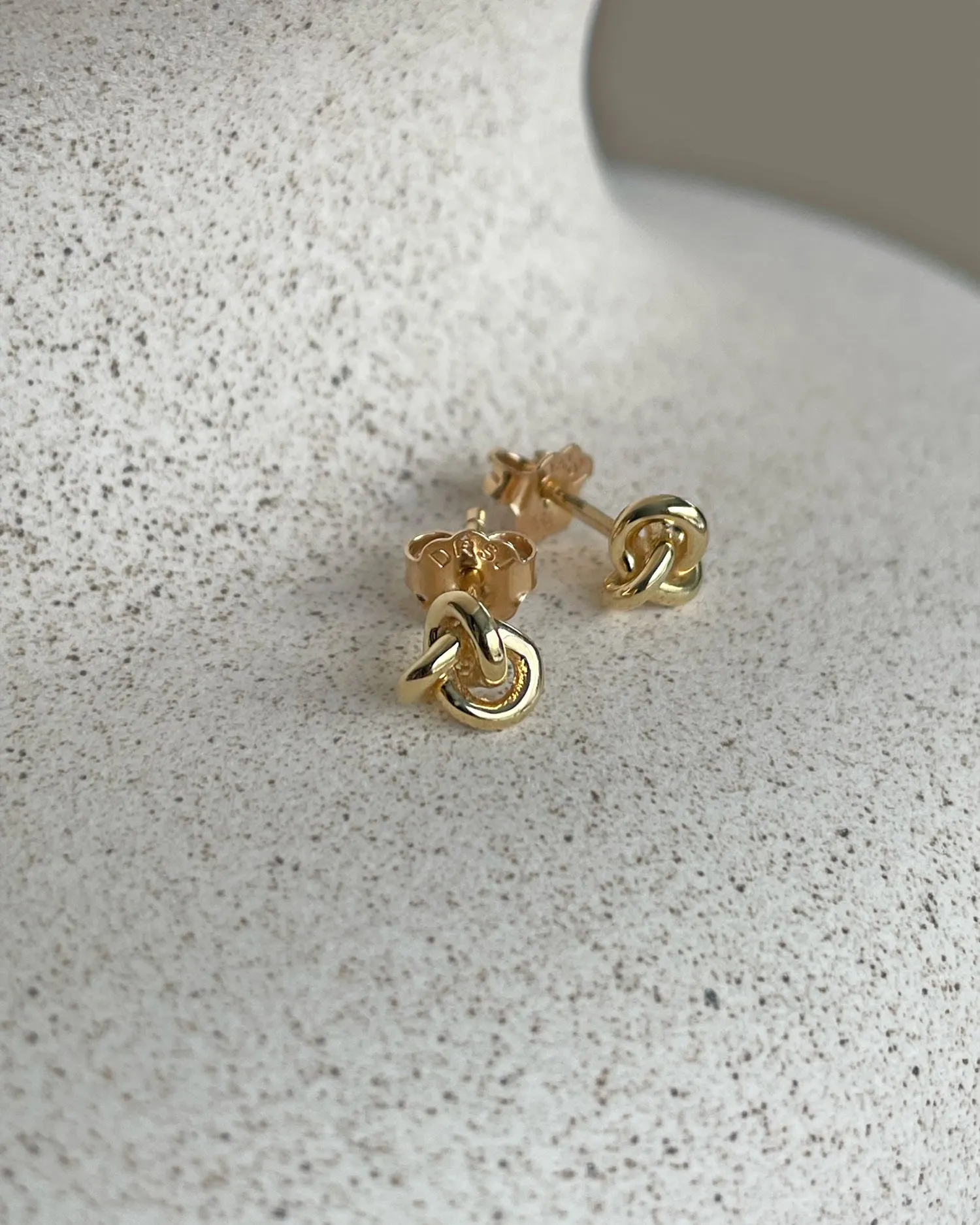 Le Knot drop studs gold