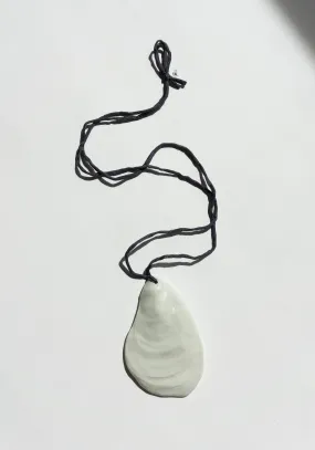 Oyster Amulet .05 Pendant